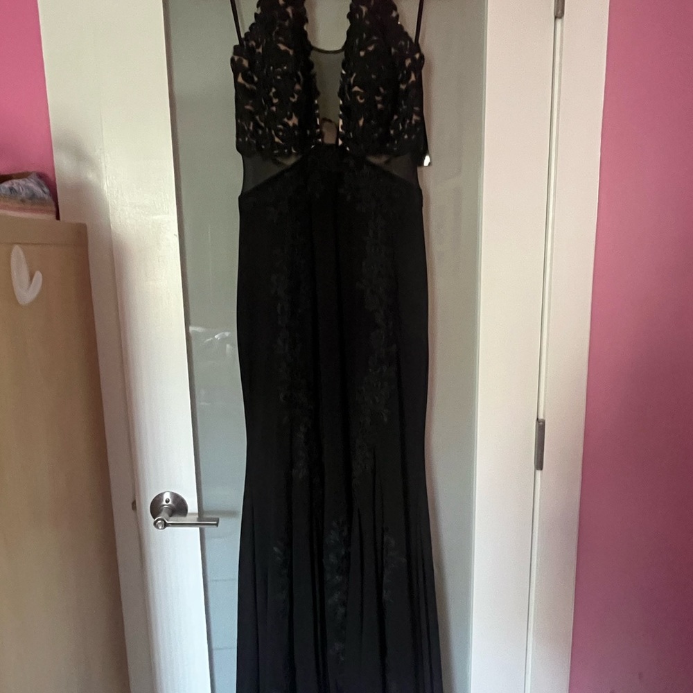 Gorgeous Black Halter lace size 4 Evening Gown - Picture 4 of 8